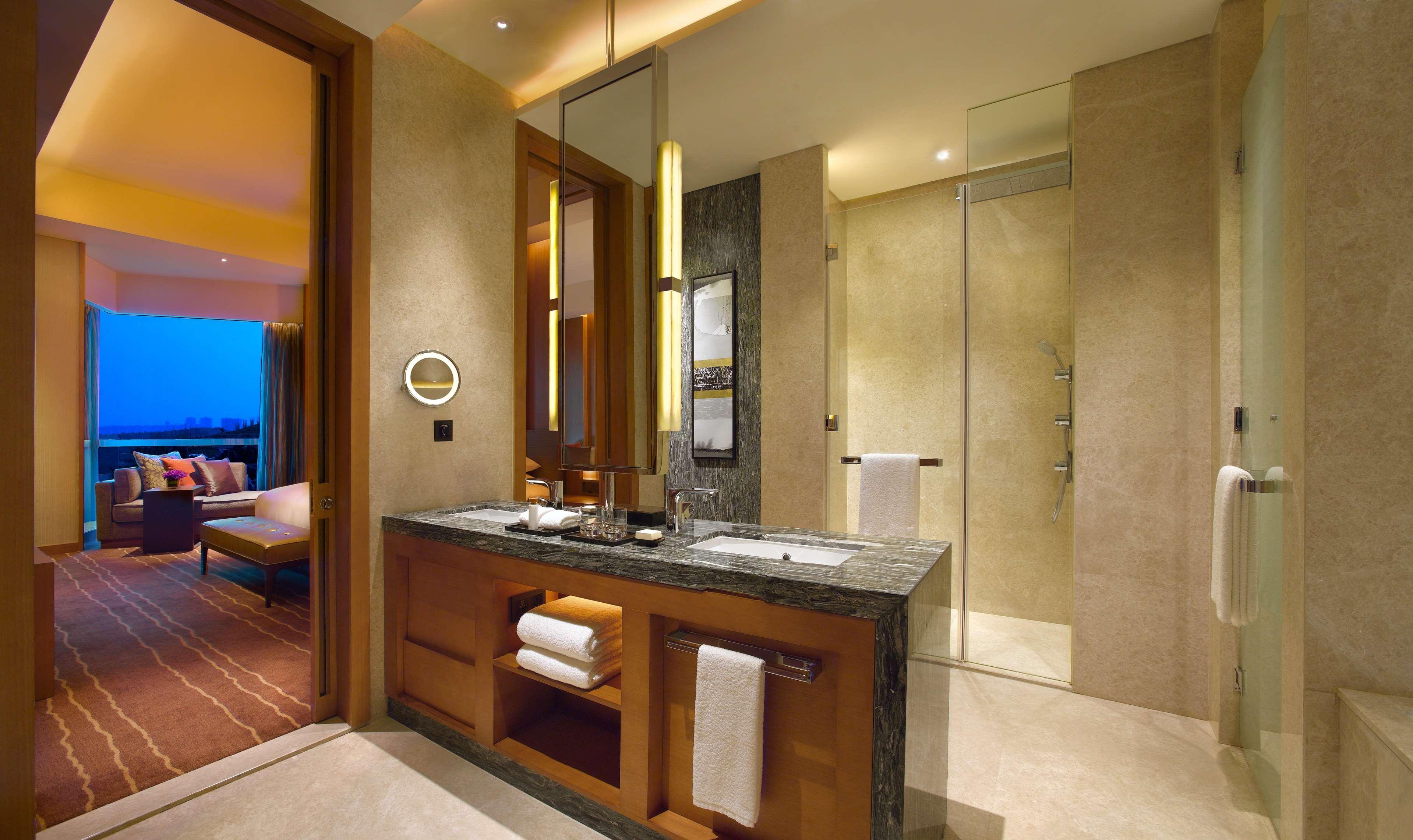 Hyatt Regency Guiyang Hotel Guiyang  Exterior photo